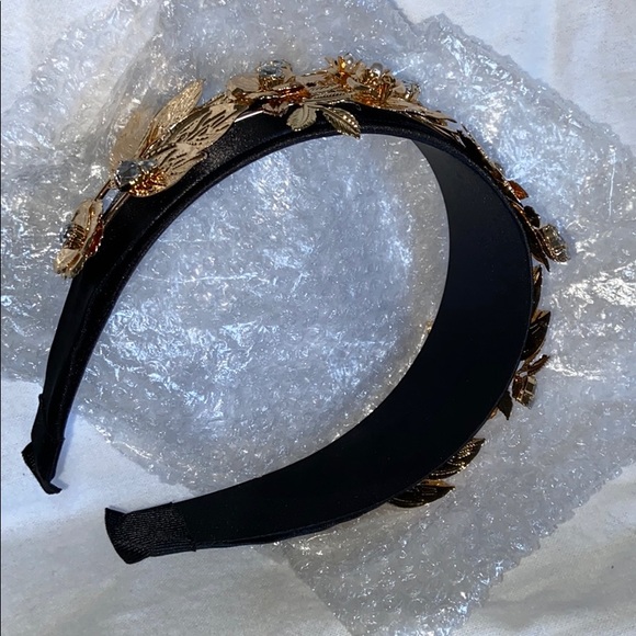 Head band, and never worn. - Picture 1 of 5